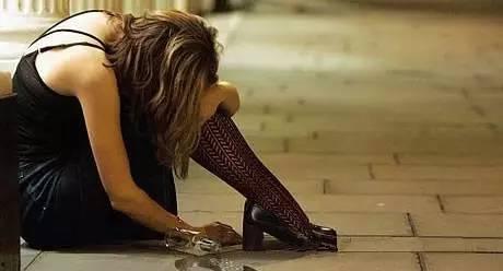 被老公罚跪的女人,一段被罚跪背后的婚姻故事