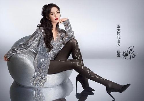 春丽丝袜照,春日风情，时尚潮流新风向