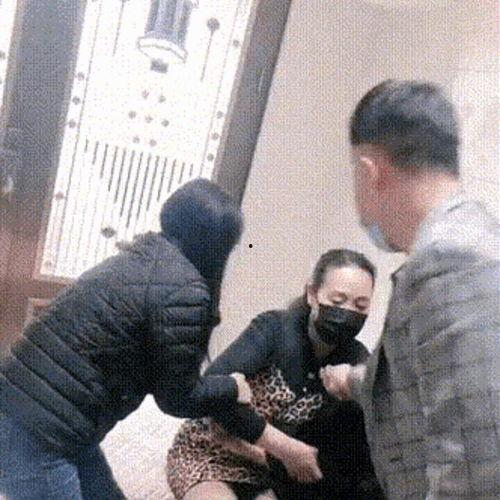 保姆给孩子穿丝袜,保姆的时尚育儿新风尚