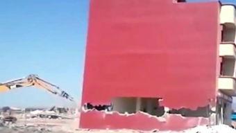 挖机乡下挖地基视频,挖掘机助力农村地基建设现场实况